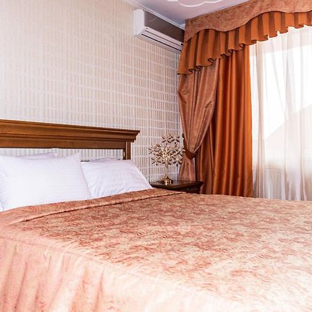 Olymp Hotel Uzhhorod Ngoại thất bức ảnh