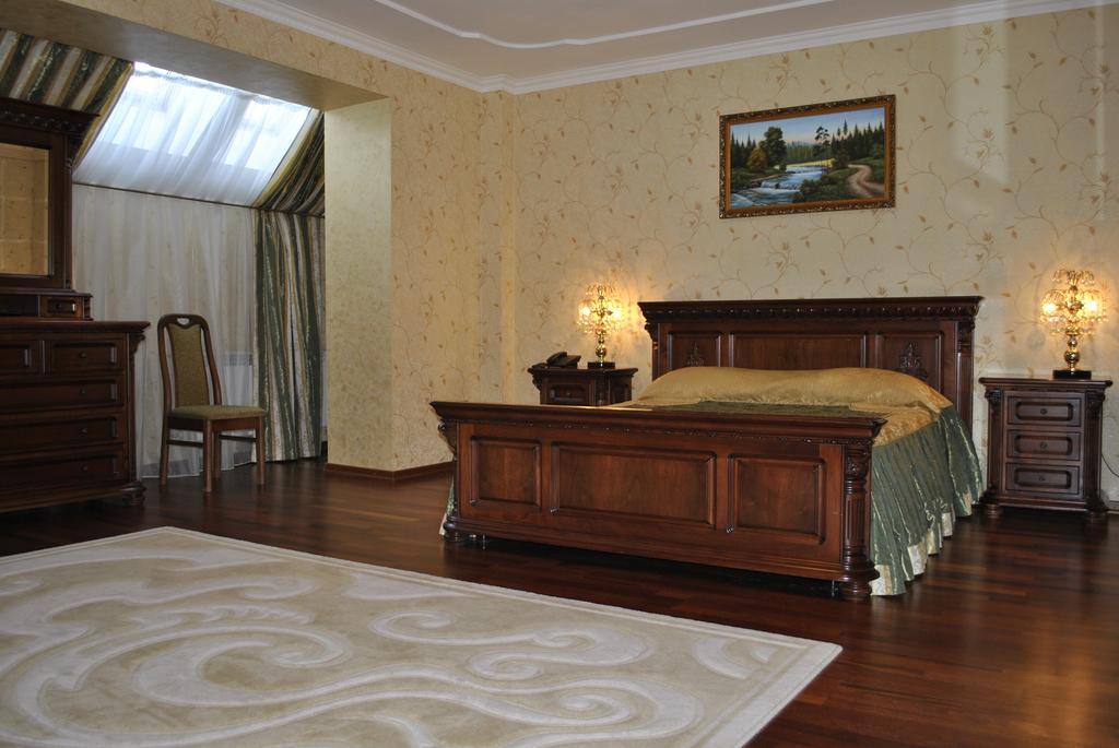 Olymp Hotel Uzhhorod Ngoại thất bức ảnh