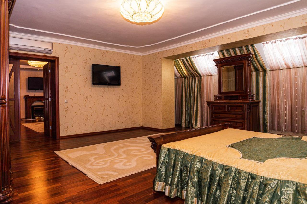 Olymp Hotel Uzhhorod Ngoại thất bức ảnh