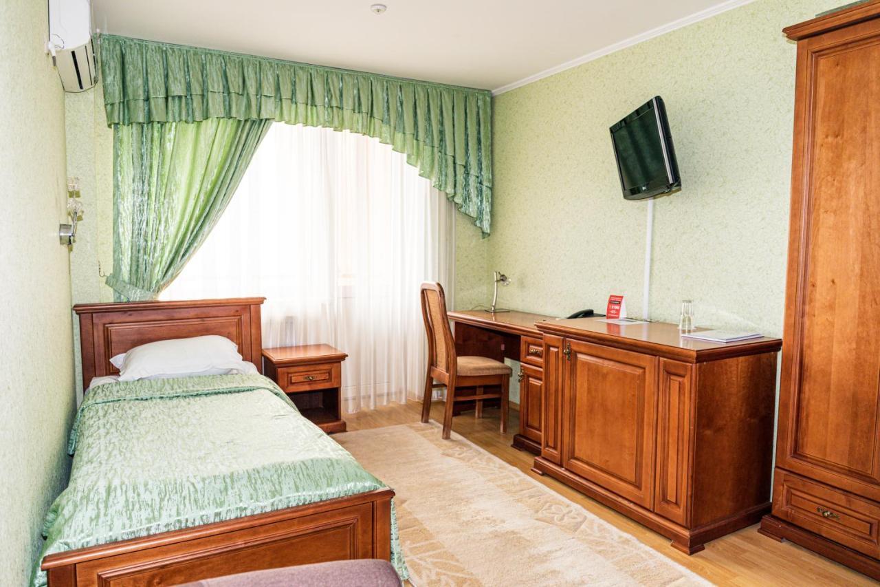 Olymp Hotel Uzhhorod Ngoại thất bức ảnh