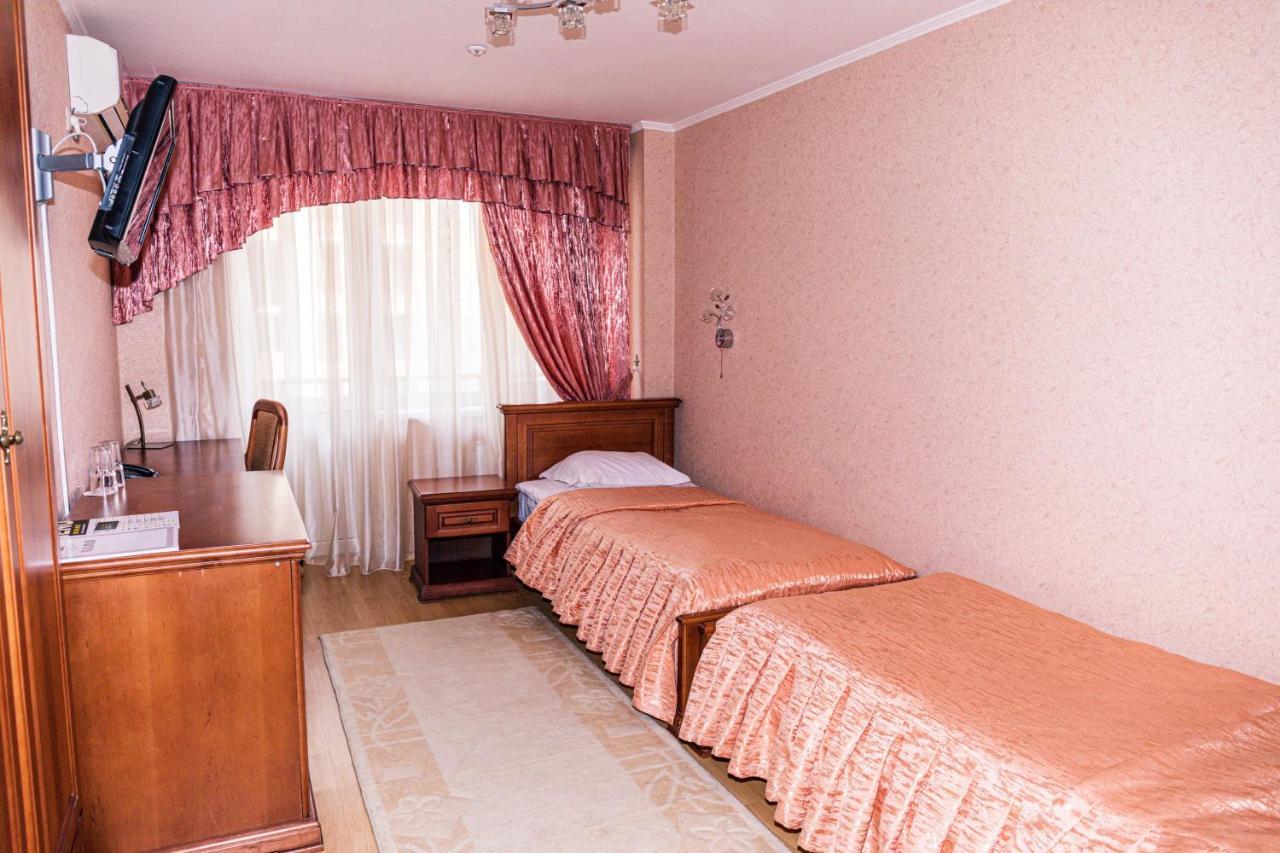 Olymp Hotel Uzhhorod Ngoại thất bức ảnh