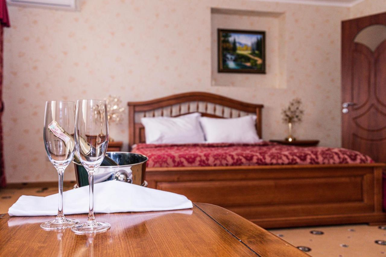 Olymp Hotel Uzhhorod Ngoại thất bức ảnh