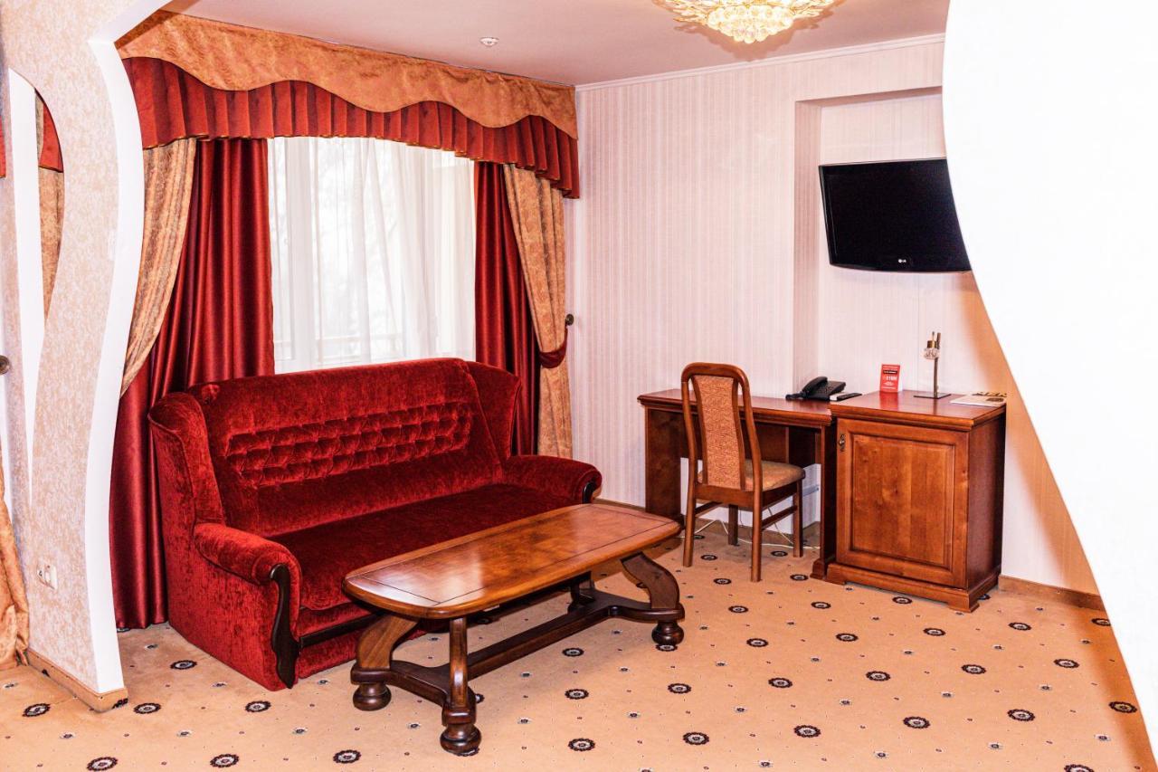 Olymp Hotel Uzhhorod Ngoại thất bức ảnh