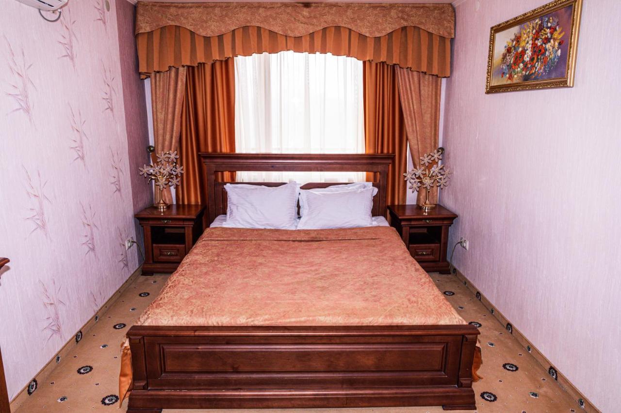 Olymp Hotel Uzhhorod Ngoại thất bức ảnh